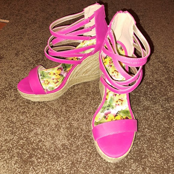 Charlotte Russe Hot Pink Wedges size 8 - Picture 3 of 7